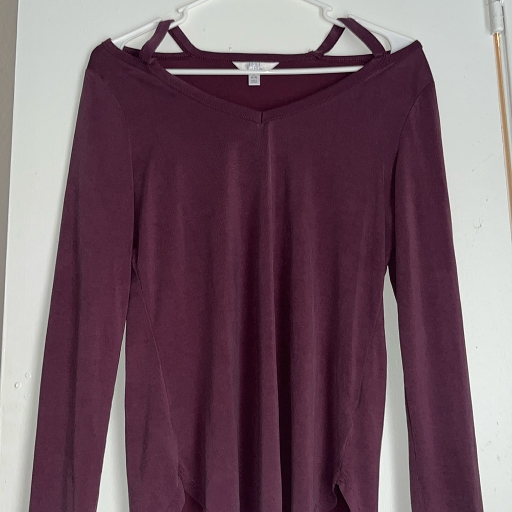 Adorable wine tinted cut out long sleeve 🩶